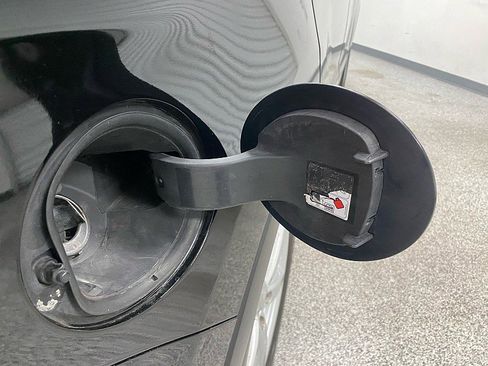 Used 2018 Ford Explorer XLT w/ Equipment Group 201A image 28