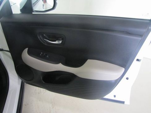 Certified 2025 Honda HR-V LX image 20