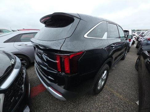 Used 2025 Kia Sorento LX FWD image 10