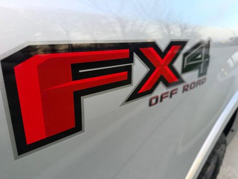 Used 2019 Ford F150 XLT w/ Equipment Group 302A Luxury AWD/4WD image 27