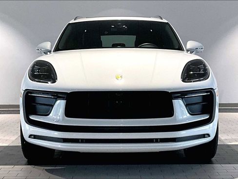 Used 2025 Porsche Macan image 13