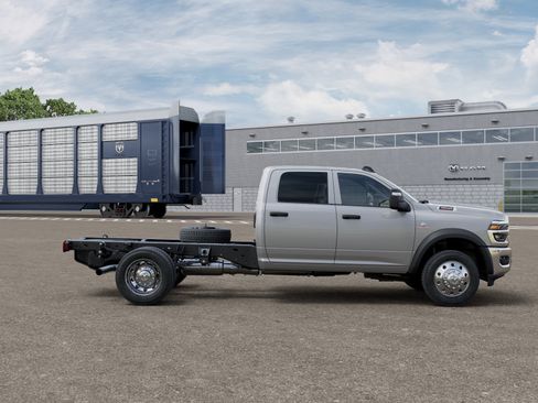 New 2026 RAM 4500 Tradesman w/ Chrome Appearance Group AWD/4WD image 12
