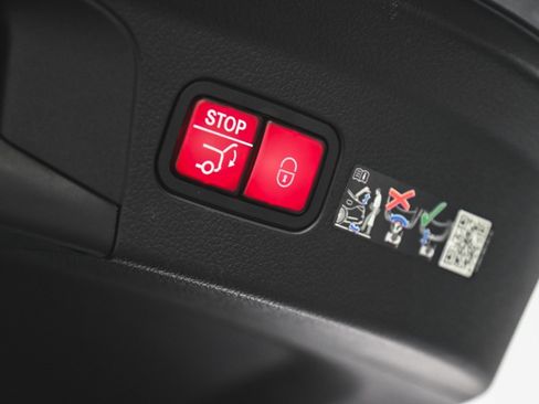 Used 2025 Mercedes-Benz GLE 450 GLE 450 w/ Night Package image 42