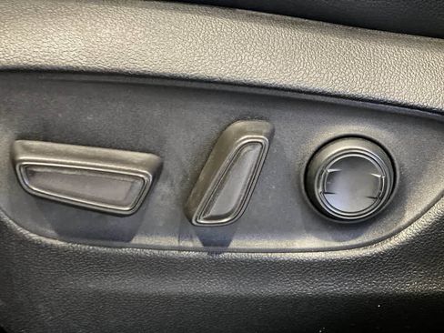 Used 2022 Toyota Highlander XLE AWD/4WD image 15