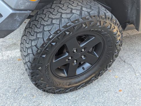 Used 2017 Jeep Wrangler Sport image 3