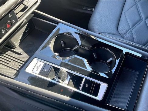 Used 2025 Volkswagen Atlas SE image 18