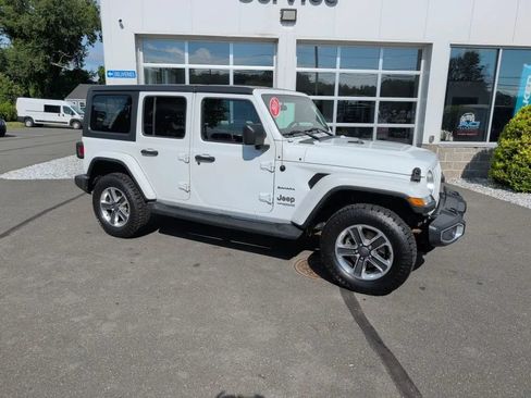 Used 2018 Jeep Wrangler Unlimited Sahara AWD/4WD image 10