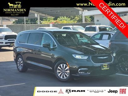 Used 2023 Chrysler Pacifica Touring-L