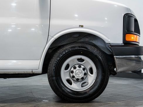Used 2014 Chevrolet Express 2500 RWD image 9