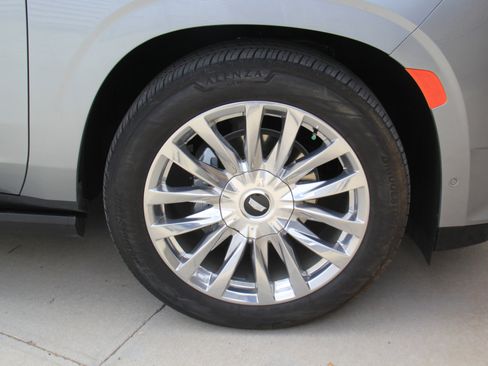 Used 2024 Cadillac Escalade Premium Luxury w/ Performance Package image 39