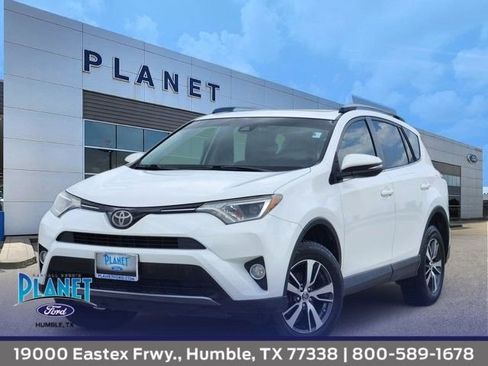 Used 2017 Toyota RAV4 XLE FWD image 1