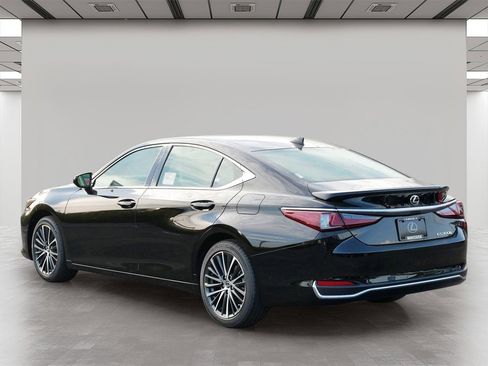 New 2025 Lexus ES 300h w/ Premium Package image 4