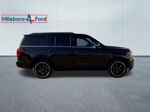 Used 2022 Ford Expedition Limited image 5