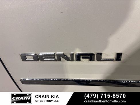 Used 2016 GMC Yukon Denali image 9