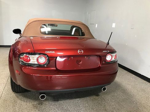 Used 2008 MAZDA MX-5 Miata Grand Touring w/ Premium Pkg RWD image 8