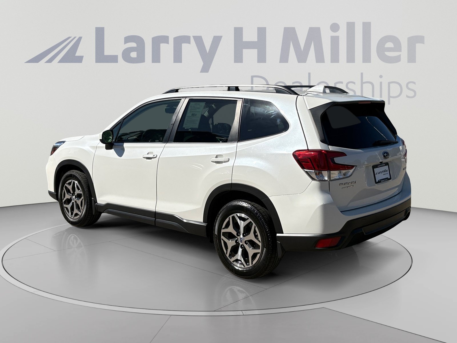 Used 2020 Subaru Forester Premium AWD/4WD image 3