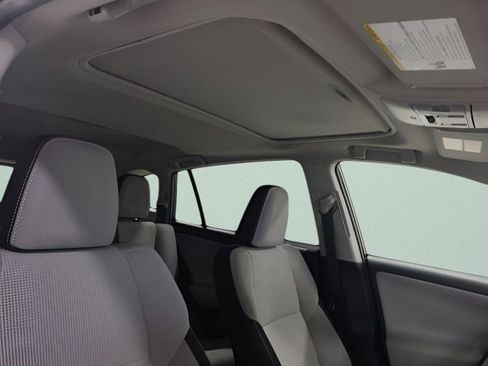 Used 2018 Toyota RAV4 XLE AWD/4WD image 12