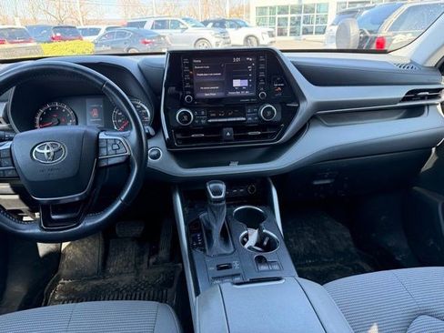 Used 2021 Toyota Highlander LE image 17