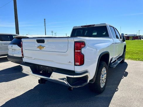 Used 2025 Chevrolet Silverado 2500 LTZ w/ LTZ Premium Package AWD/4WD image 3