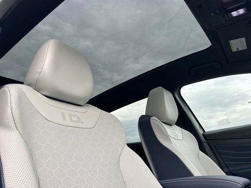 New 2025 Volkswagen ID.4 Pro S RWD image 17