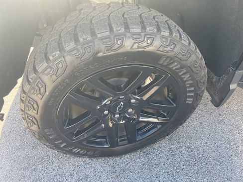Used 2024 Chevrolet Silverado 1500 LT Trail Boss image 9