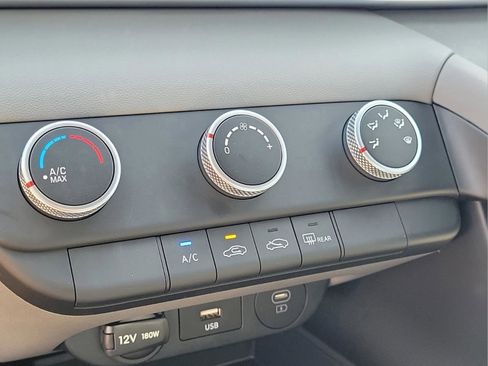 New 2026 Hyundai Elantra SE image 9