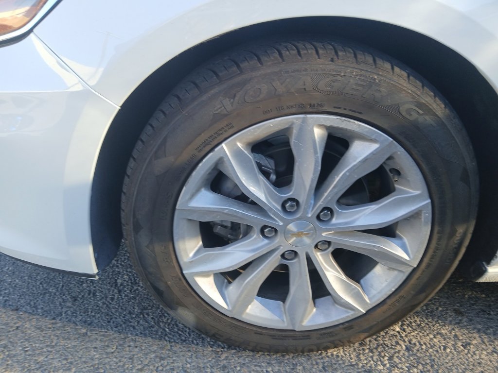 Used 2024 Chevrolet Malibu LT FWD image 2