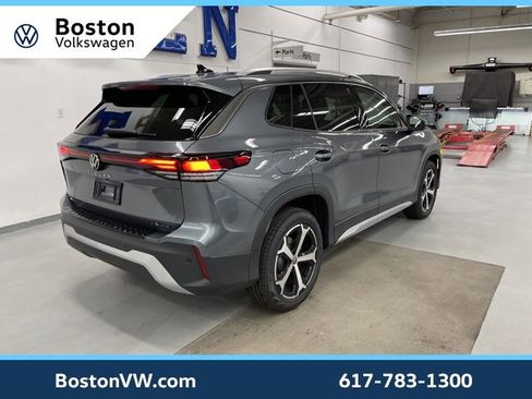 New 2025 Volkswagen Tiguan SE image 4