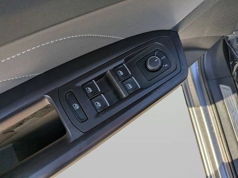 Used 2023 Volkswagen Atlas Cross Sport SE w/ Panoramic Sunroof Package FWD image 18