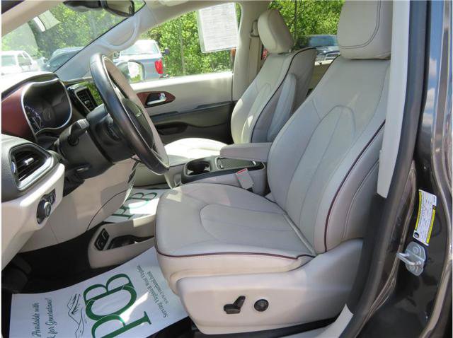 Used 2019 Chrysler Pacifica Limited FWD image 3