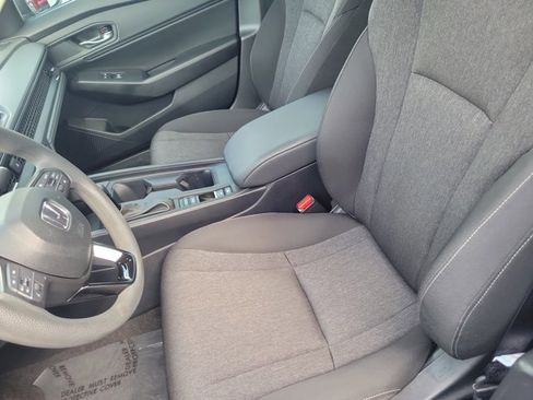Used 2023 Honda Accord EX image 17