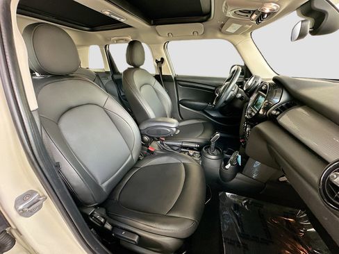 Used 2020 MINI Cooper 4-Door Hardtop w/ Storage Package image 27