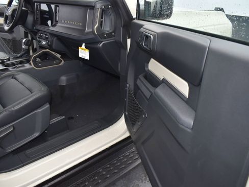 New 2025 Ford Bronco Badlands image 13