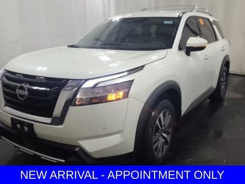 Used 2024 Nissan Pathfinder SL w/ Cargo Package FWD image 1