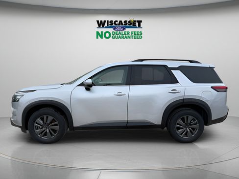 Used 2024 Nissan Pathfinder SV AWD/4WD image 2