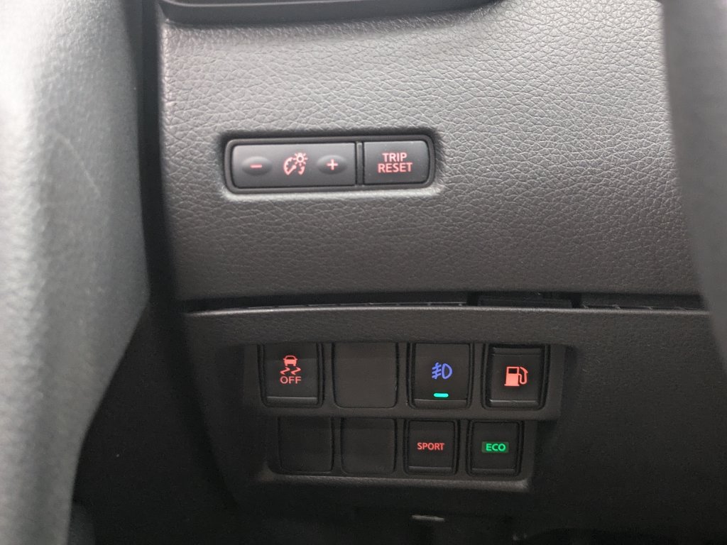 Used 2018 Nissan Rogue SV FWD image 18