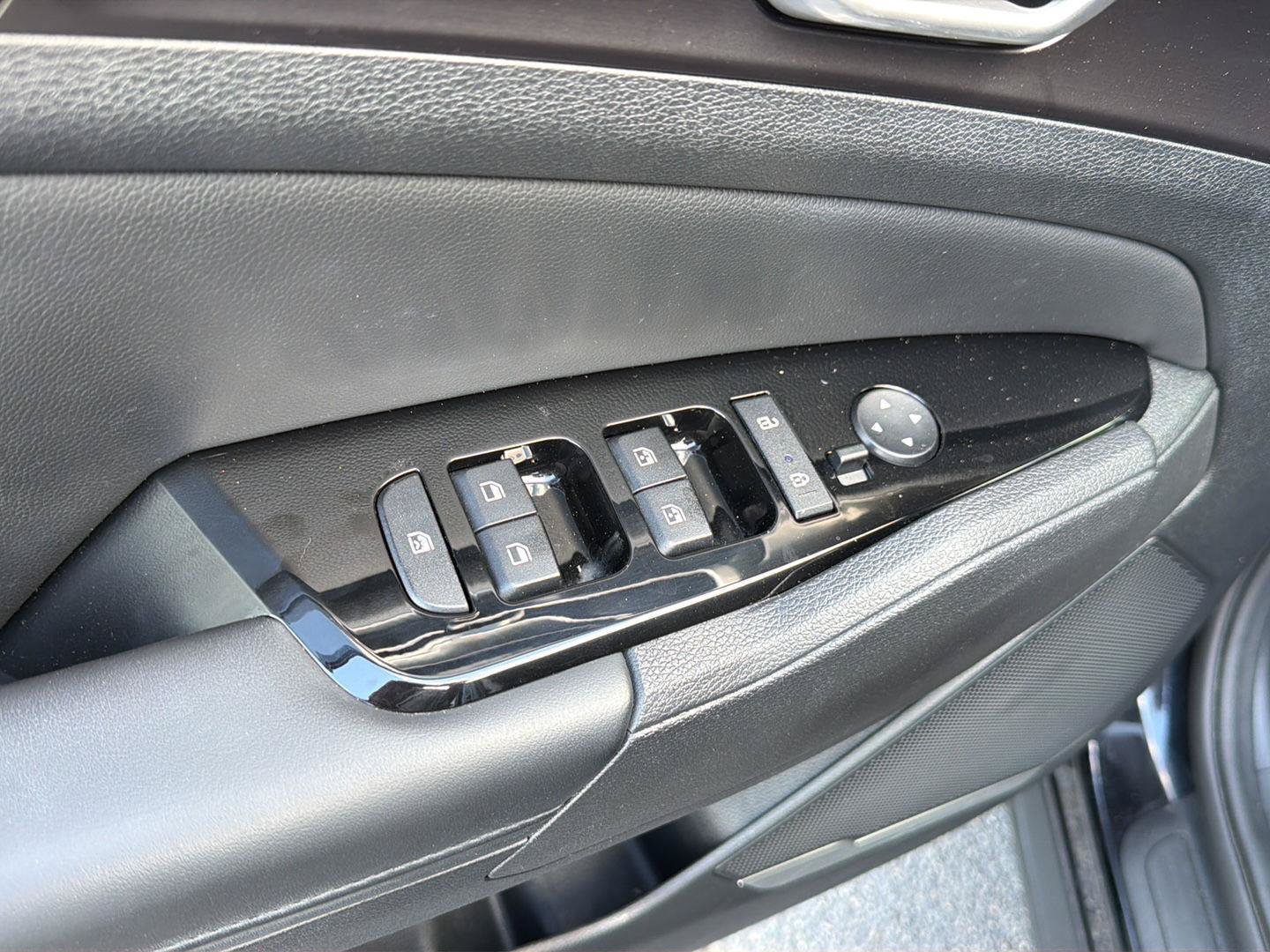 Used 2023 Kia Sportage EX FWD image 33