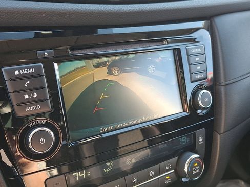 Used 2020 Nissan Rogue SV image 17