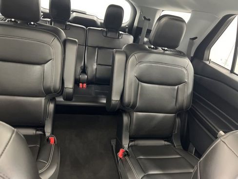 Used 2022 Ford Explorer XLT w/ Equipment Group 202A image 28