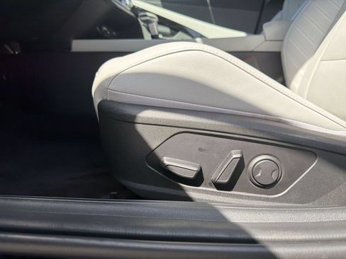 Used 2022 Hyundai Elantra Limited FWD image 15