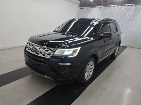 Used 2018 Ford Explorer XLT image 1