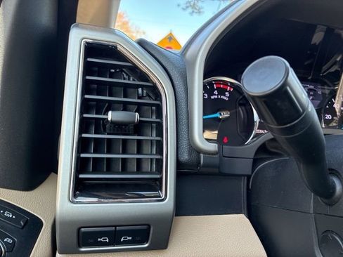 Used 2020 Ford F250 Lariat w/ Lariat Ultimate Package AWD/4WD image 26