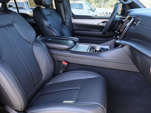 Used 2023 Jeep Wagoneer Series II image 32
