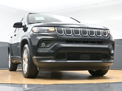 Used 2022 Jeep Compass Latitude AWD/4WD image 11
