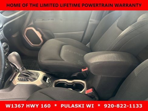 Used 2016 Jeep Renegade Latitude w/ Popular Equipment Group image 11