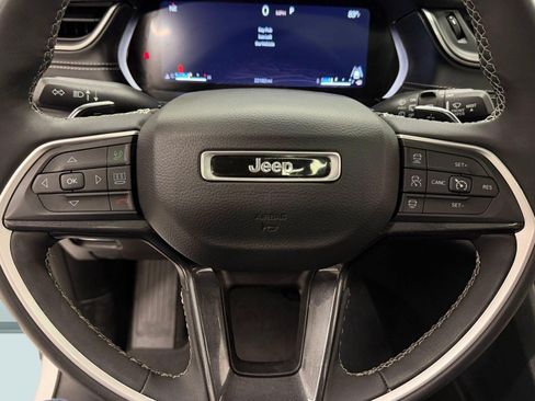 Used 2023 Jeep Grand Cherokee Laredo w/ Luxury Tech Group I AWD/4WD image 9
