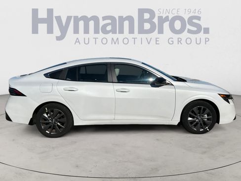 New 2026 Nissan Sentra SL w/ Floor Mat Package FWD image 2