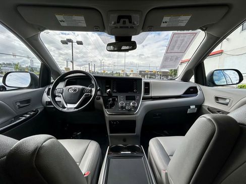 Certified 2019 Toyota Sienna XLE w/ XLE Navigation Package AWD/4WD image 20