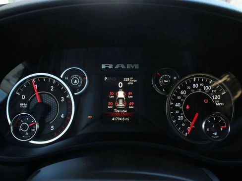 Used 2024 RAM 2500 Big Horn AWD/4WD image 30