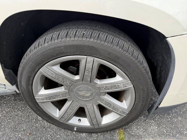Used 2015 Cadillac Escalade Luxury RWD image 9